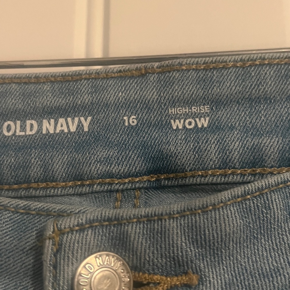 Old Navy High Rise WOW Jean Shorts Size 16 - Picture 2 of 4
